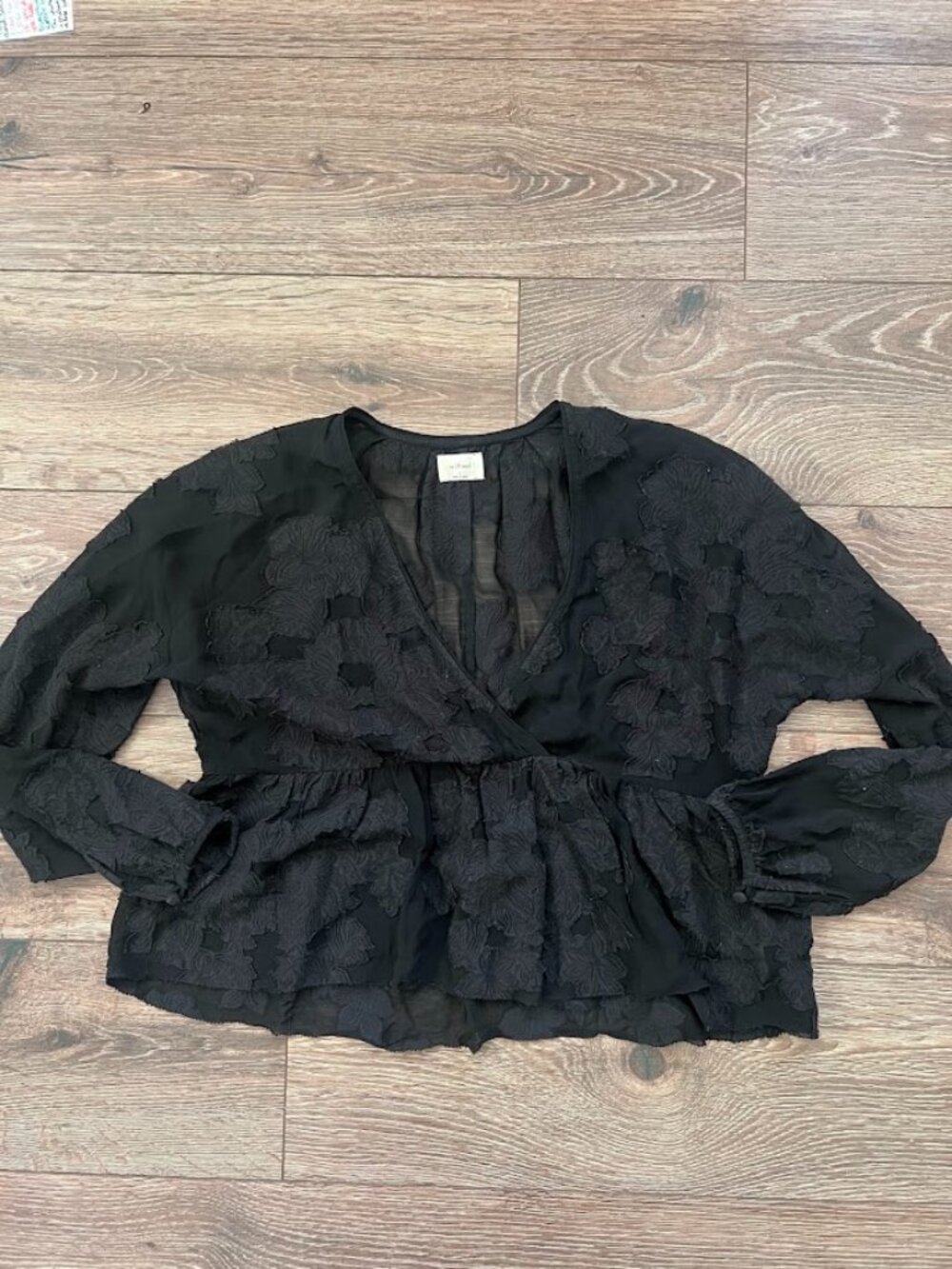 Aritzia Wilfred Black Sheer Flowy Long Sleeve Crop Shirt Blouse Top Size Small